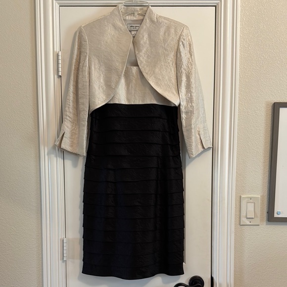 Elegant Black and Cream Dress with Jacket - Picture 1 of 3
